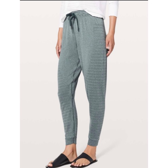 lululemon athletica Pants - Lululemon breeze by jogger*squad size 6
